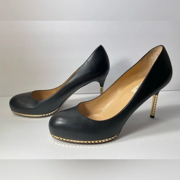 Valentino Garavani pumps heels leather black gold rockstud 39